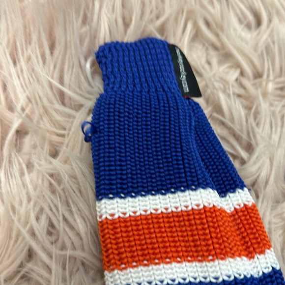 Oilers Hockey Sockey - Picture 2 of 7